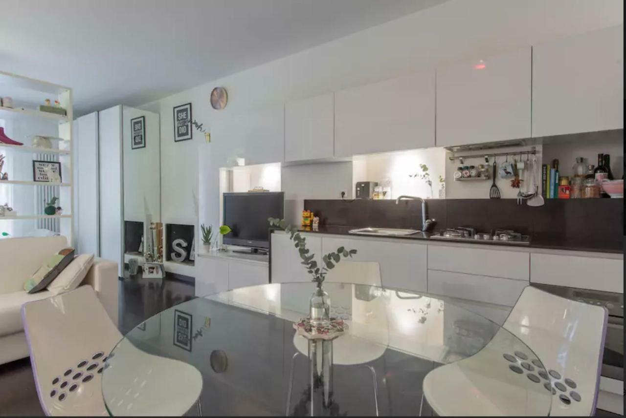Lovely Apartment In The Heart Of Mailand Exterior foto